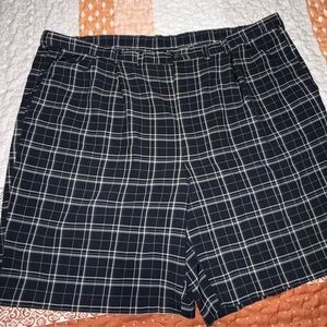 Men’s Haggar Lightweight Black Plaid Shorts